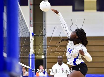 Thumbnail 2 in McDonogh vs. Stone photogallery.