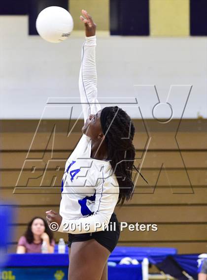 Thumbnail 2 in McDonogh vs. Stone photogallery.