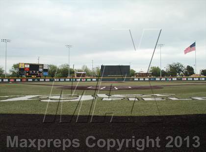 Thumbnail 2 in Seaman vs. Carroll (KSHSAA 5A Final) photogallery.