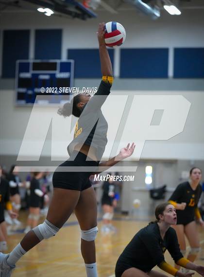 Thumbnail 2 in Youngker vs. Saguaro (Spiketown Invitational) photogallery.