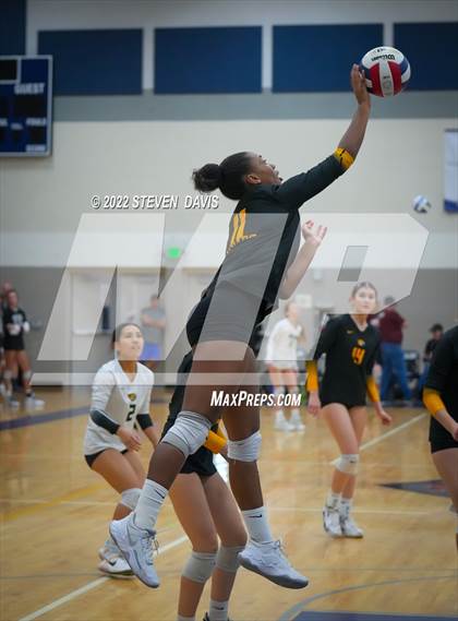 Thumbnail 1 in Youngker vs. Saguaro (Spiketown Invitational) photogallery.