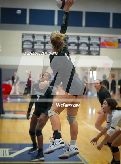 Thumbnail 2 in Youngker vs. Saguaro (Spiketown Invitational) photogallery.