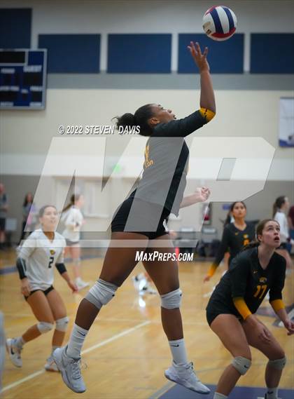 Thumbnail 2 in Youngker vs. Saguaro (Spiketown Invitational) photogallery.