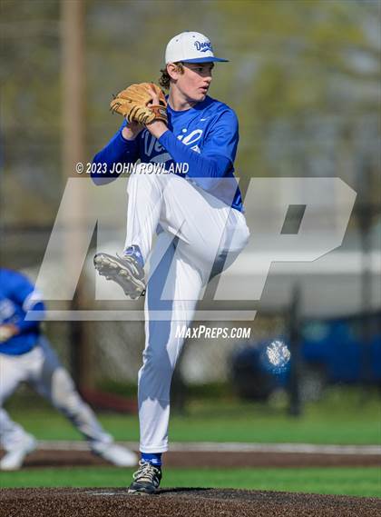 Thumbnail 1 in Lebanon vs Clarksville Academy photogallery.