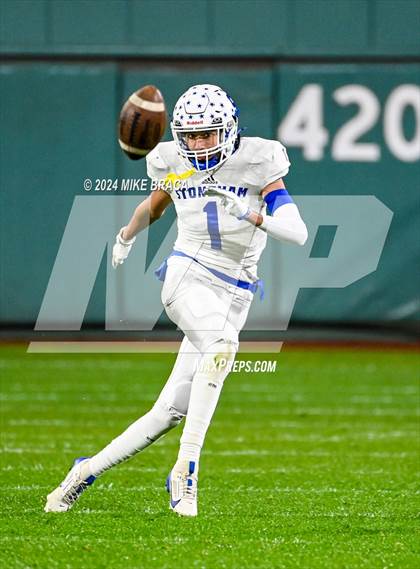 Thumbnail 2 in Stoneham vs. Reading Memorial (High School Football at Fenway Park) photogallery.