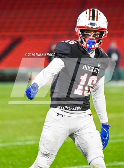 Thumbnail 3 in Stoneham vs. Reading Memorial (High School Football at Fenway Park) photogallery.