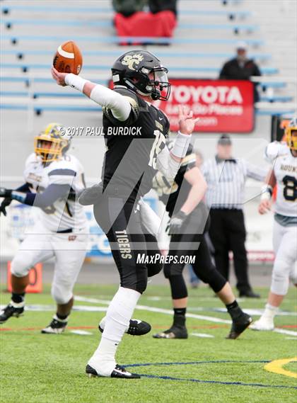 Thumbnail 3 in Southern Columbia vs Wilmington (PIAA 2A Championship) photogallery.