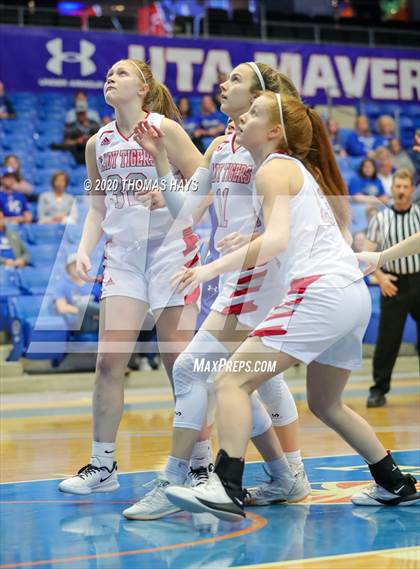 Thumbnail 2 in Glen Rose vs Krum (UIL Class 4A Bi-District) photogallery.