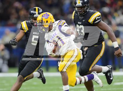 Thumbnail 2 in Edna Karr vs. Neville (LHSAA Class 4A Final)  photogallery.