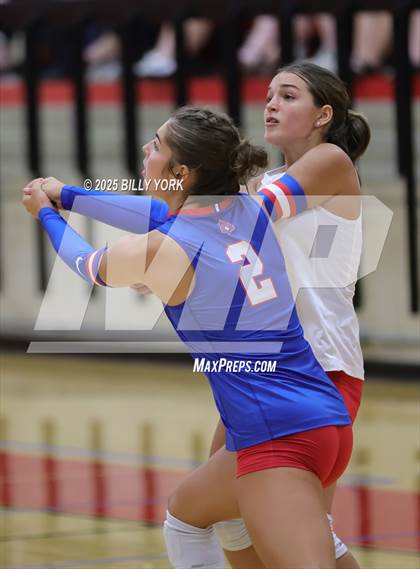 Thumbnail 2 in Grand Saline vs Sabine photogallery.