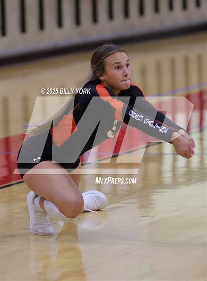 Thumbnail 1 in Grand Saline vs Sabine photogallery.