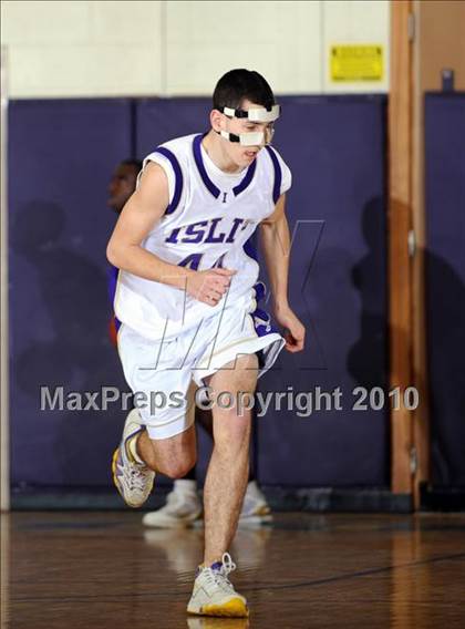 Thumbnail 3 in Huntington @ Islip photogallery.