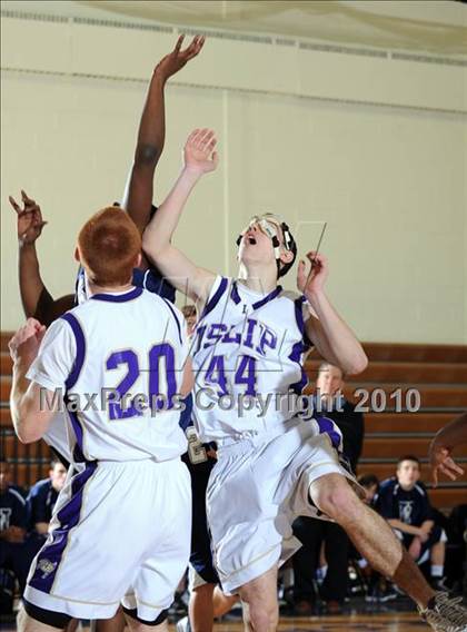 Thumbnail 1 in Huntington @ Islip photogallery.
