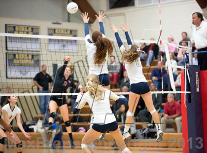 Thumbnail 3 in Harvard-Westlake @ Notre Dame (CIF SS D1A Semifinals) photogallery.