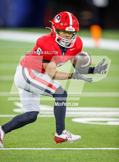 Thumbnail 1 in Crescenta Valley @ Pasadena photogallery.