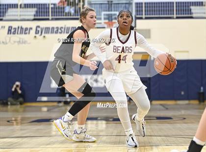 Thumbnail 3 in Mt. Vernon @ Lawrence Central (IHSAA 4A Decatur Central Regional Final) photogallery.