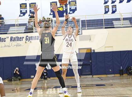 Thumbnail 1 in Mt. Vernon @ Lawrence Central (IHSAA 4A Decatur Central Regional Final) photogallery.