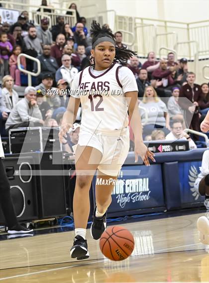 Thumbnail 3 in Mt. Vernon @ Lawrence Central (IHSAA 4A Decatur Central Regional Final) photogallery.