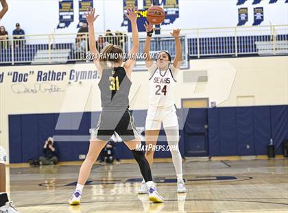 Thumbnail 3 in Mt. Vernon @ Lawrence Central (IHSAA 4A Decatur Central Regional Final) photogallery.