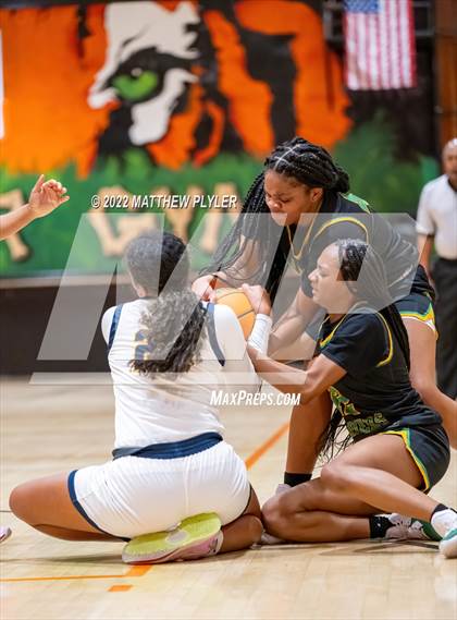 Thumbnail 1 in Richmond vs Cape Fear (Cumberland County Holiday Classic) photogallery.