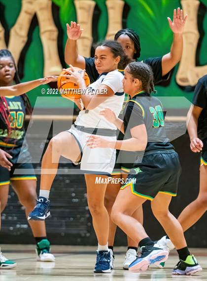 Thumbnail 2 in Richmond vs Cape Fear (Cumberland County Holiday Classic) photogallery.