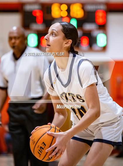 Thumbnail 3 in Richmond vs Cape Fear (Cumberland County Holiday Classic) photogallery.