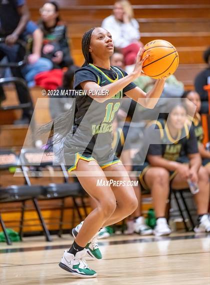 Thumbnail 1 in Richmond vs Cape Fear (Cumberland County Holiday Classic) photogallery.