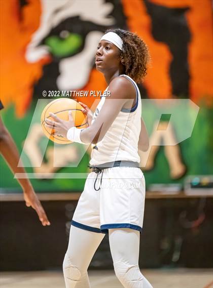 Thumbnail 2 in Richmond vs Cape Fear (Cumberland County Holiday Classic) photogallery.