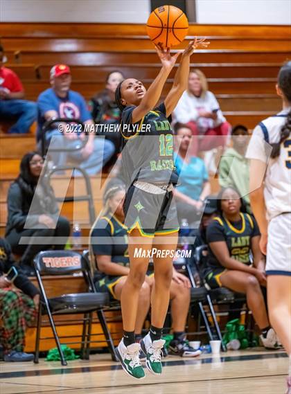 Thumbnail 2 in Richmond vs Cape Fear (Cumberland County Holiday Classic) photogallery.
