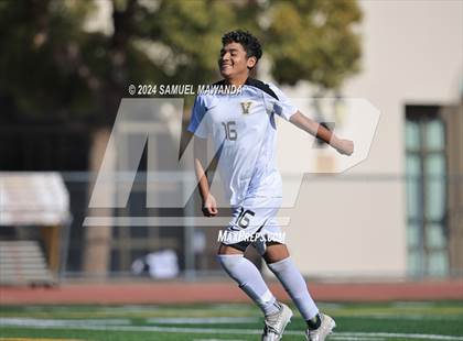 Thumbnail 1 in Crespi vs Ventura photogallery.