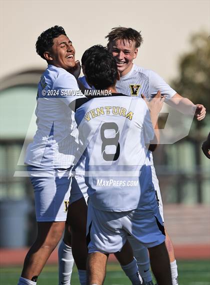 Thumbnail 3 in Crespi vs Ventura photogallery.