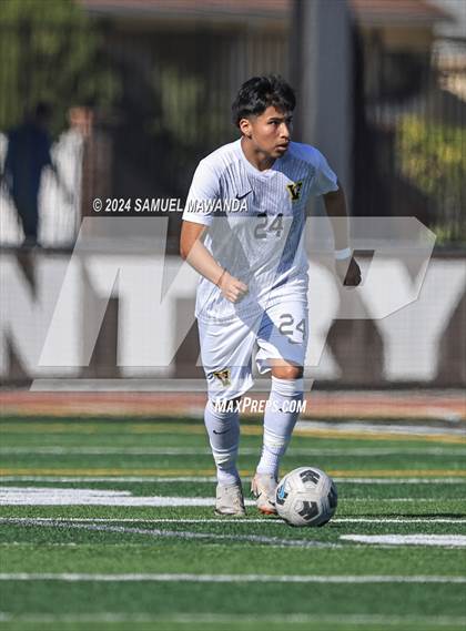 Thumbnail 2 in Crespi vs Ventura photogallery.