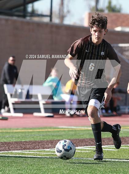 Thumbnail 1 in Crespi vs Ventura photogallery.