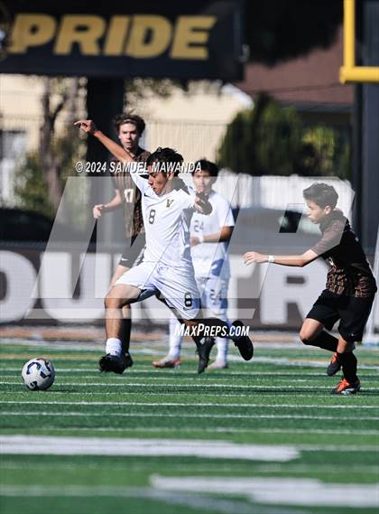 Thumbnail 1 in Crespi vs Ventura photogallery.