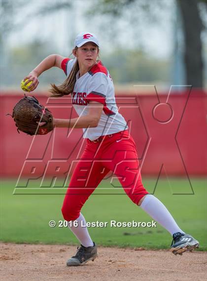 Thumbnail 2 in Hondo @ Fredericksburg photogallery.