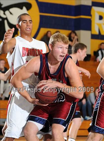 Thumbnail 3 in Union Mine vs. Bella Vista (Trojan Toss-Up) photogallery.