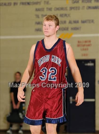 Thumbnail 2 in Union Mine vs. Bella Vista (Trojan Toss-Up) photogallery.