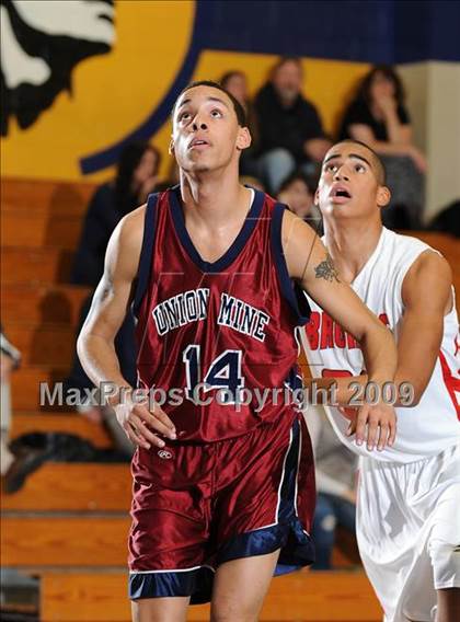 Thumbnail 2 in Union Mine vs. Bella Vista (Trojan Toss-Up) photogallery.