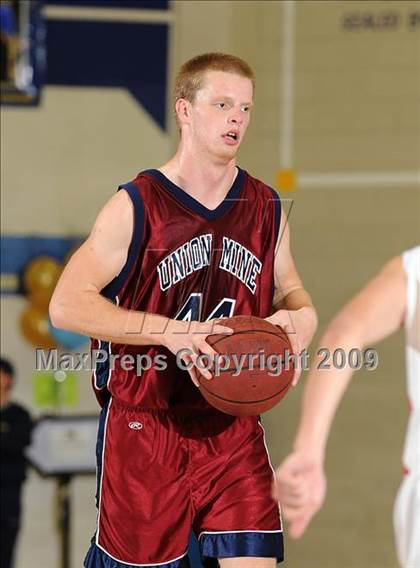 Thumbnail 2 in Union Mine vs. Bella Vista (Trojan Toss-Up) photogallery.