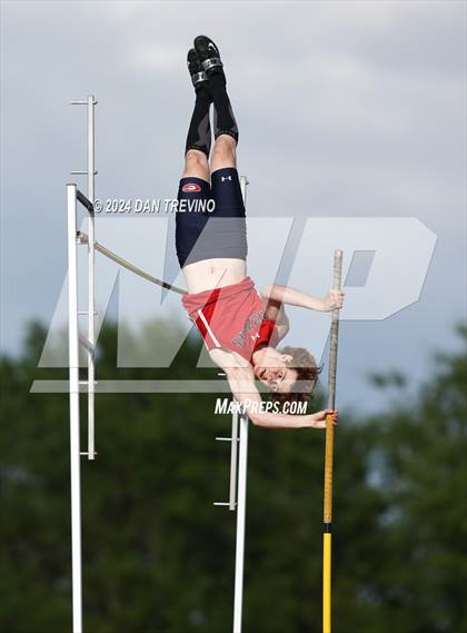 Thumbnail 2 in Southeastern District Meet #2 (Pole Vault/Discus) photogallery.