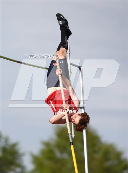 Thumbnail 2 in Southeastern District Meet #2 (Pole Vault/Discus) photogallery.