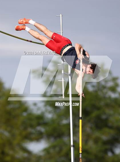 Thumbnail 2 in Southeastern District Meet #2 (Pole Vault/Discus) photogallery.