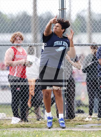 Thumbnail 2 in Southeastern District Meet #2 (Pole Vault/Discus) photogallery.