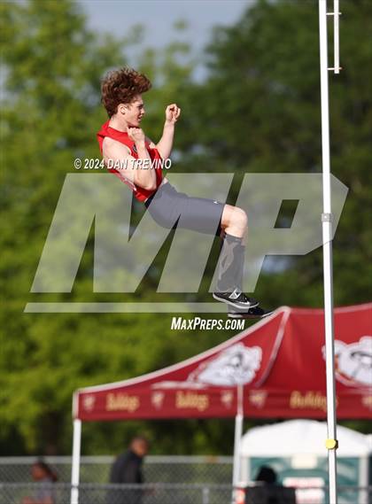 Thumbnail 1 in Southeastern District Meet #2 (Pole Vault/Discus) photogallery.