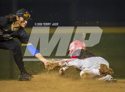 Thumbnail 2 in La Mirada vs. Orange Lutheran photogallery.