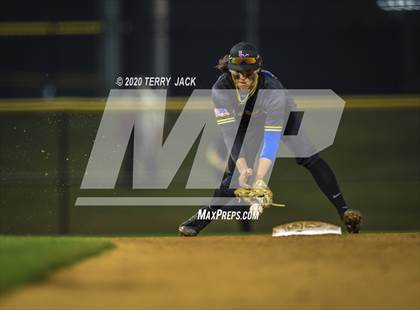 Thumbnail 3 in La Mirada vs. Orange Lutheran photogallery.