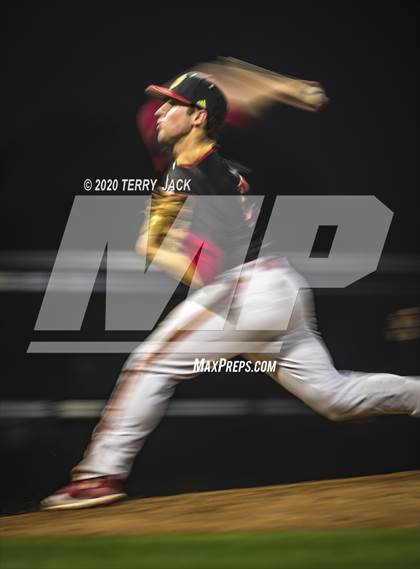 Thumbnail 3 in La Mirada vs. Orange Lutheran photogallery.