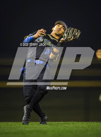 Thumbnail 2 in La Mirada vs. Orange Lutheran photogallery.
