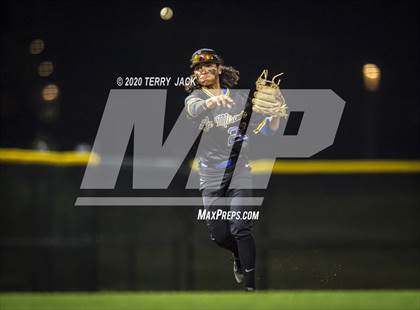 Thumbnail 3 in La Mirada vs. Orange Lutheran photogallery.