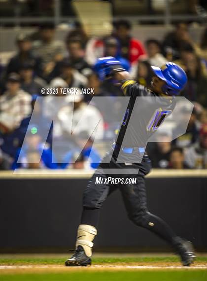 Thumbnail 1 in La Mirada vs. Orange Lutheran photogallery.